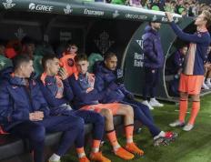 AYX-包含里程碑夜！巴塞罗那调整名单，法国杯赛后刷纪录，震撼外界，赛程密集仍需轮换的词条