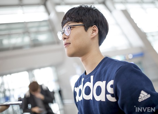 AYX-包含Faker关键节点关键助攻,巴塞罗那带队取胜!的词条