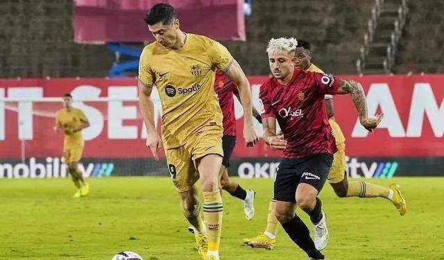 爱游戏- 莱万多夫斯基转会曼城 